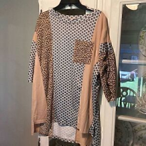 Hailey & Co medium short sleeve animal print     